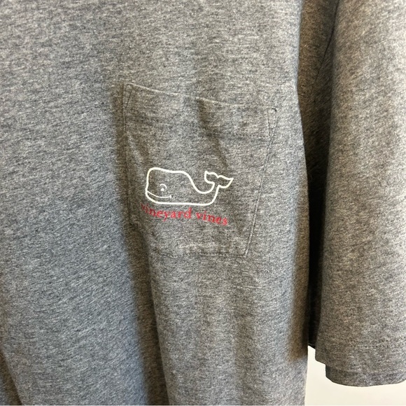 Vineyard Vines Bearded Santa Happy Holidays Gray Short Sleeve Tee Size XL - Picture 3 of 5